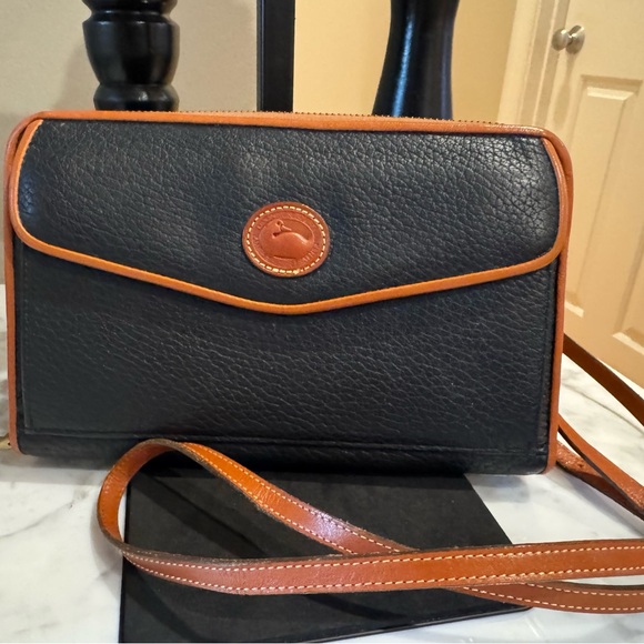 Dooney & Bourke - Zip Along Wallet with Crossbody Strap - Vintage Navy - Picture 1 of 14